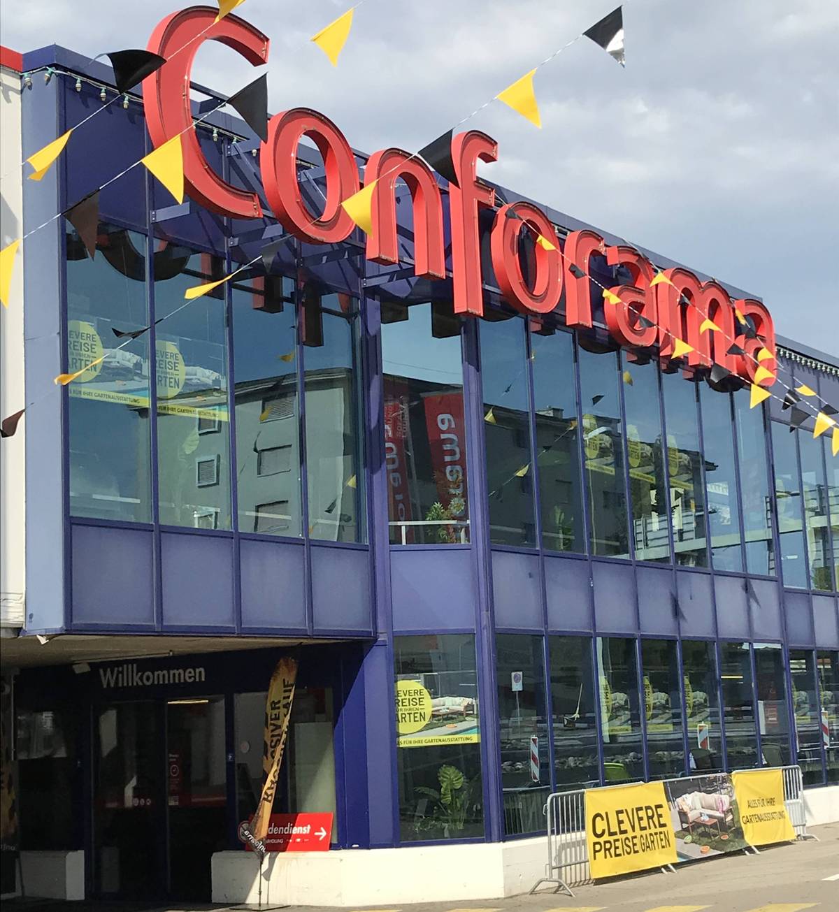 Lokalinfo AG: Investorengruppe kauft Conforama